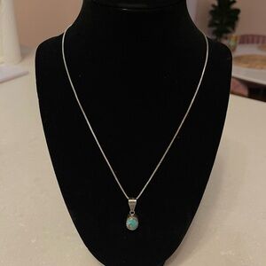 Sterling silver 925 and genuine turquoise oval pendant necklace, vintage